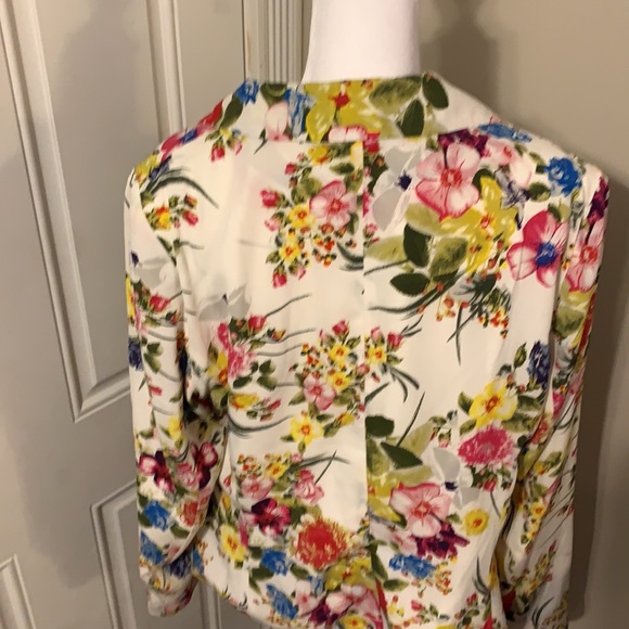 Multi colored flowered blazer - Picture 8 of 14